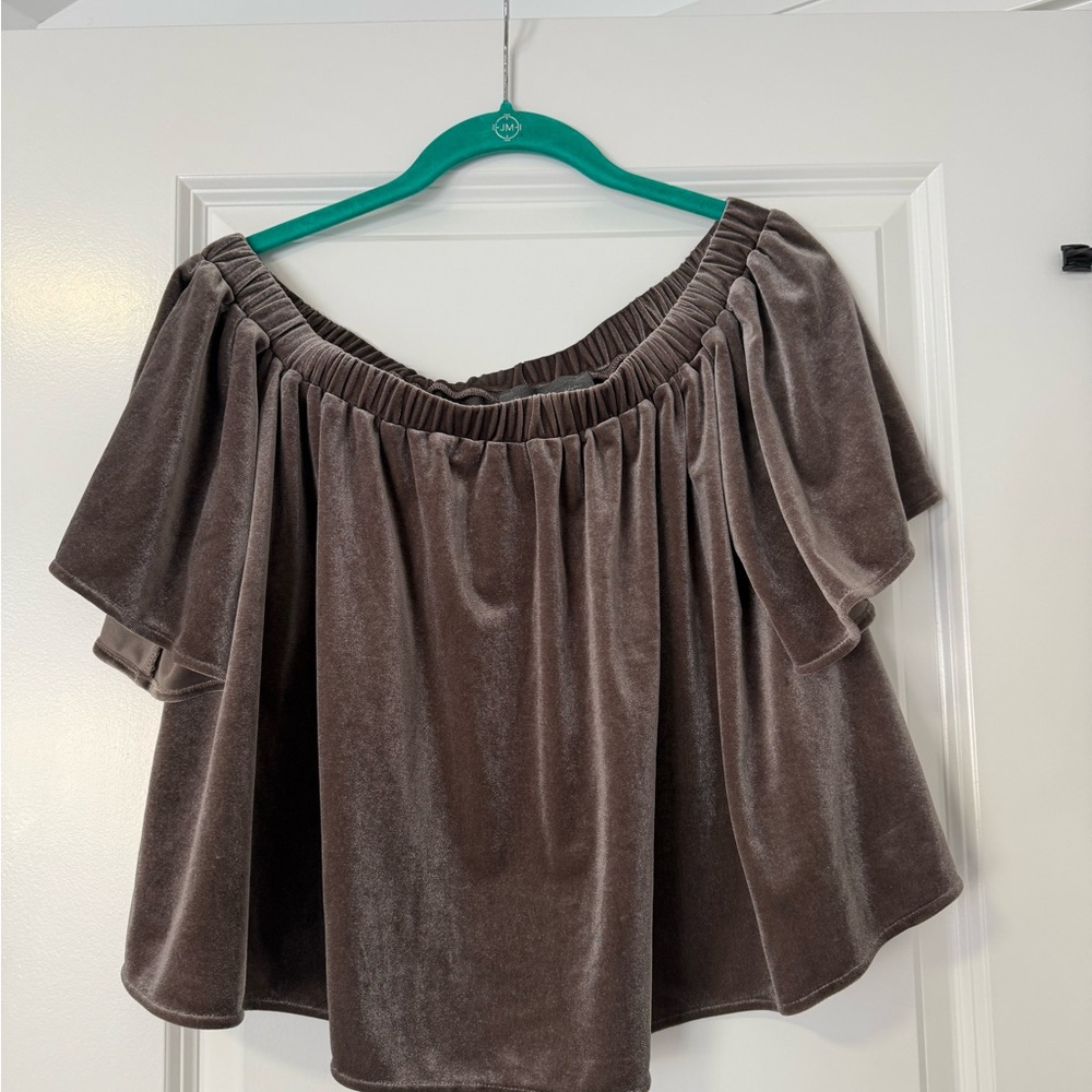SUNDAY IN BROOKLYN Soft Velvet Off Shoulder Flutter Sleeve Top size S - Picture 2 of 4